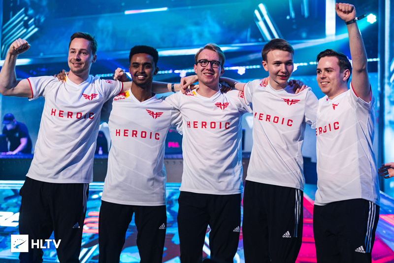 黑色西装 黑色西装